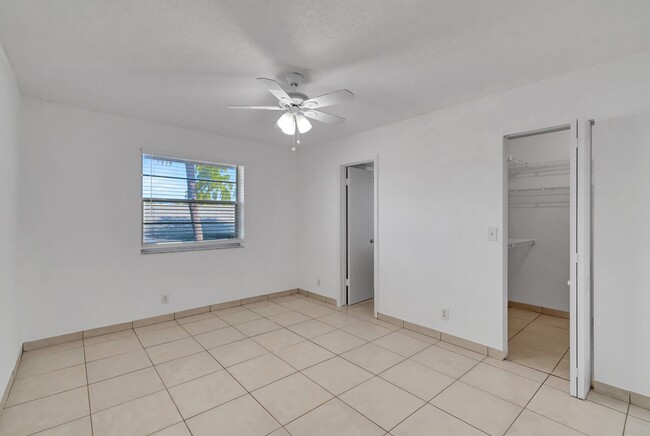 Building Photo - 8431 Royal Palm Blvd