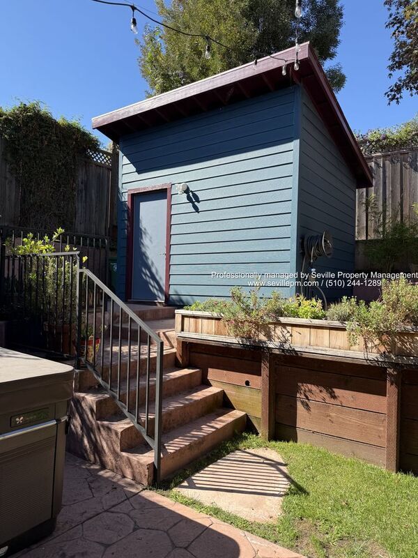 Building Photo - 2951 Madera Ave