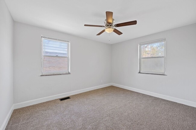 Building Photo - BRIDGETOWN - Adorable spacious 2 bed 1 bath brick ranch.