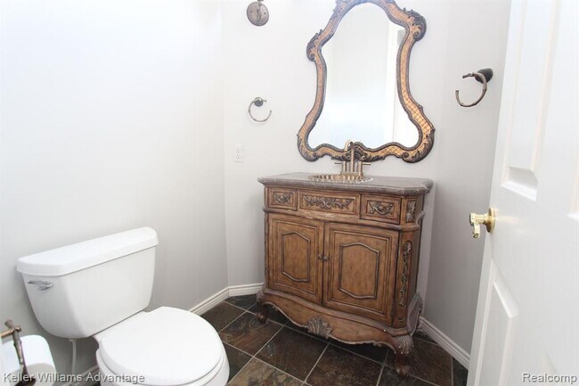 Building Photo - 18547 Clairmont Cir E