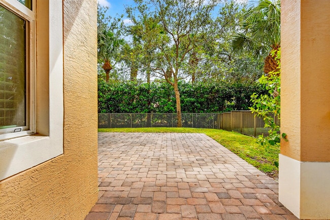 Building Photo - 4527 Cadiz Cir