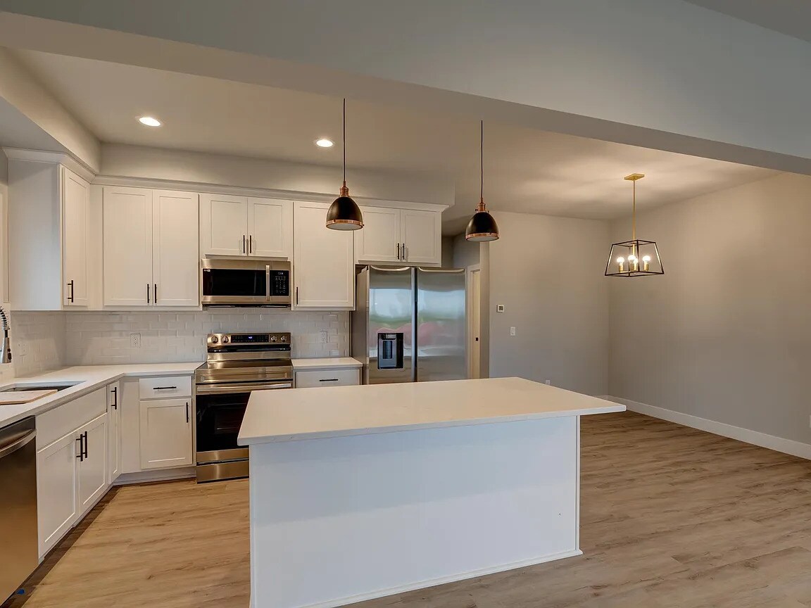 Building Photo - 115 Prairie Heights Dr