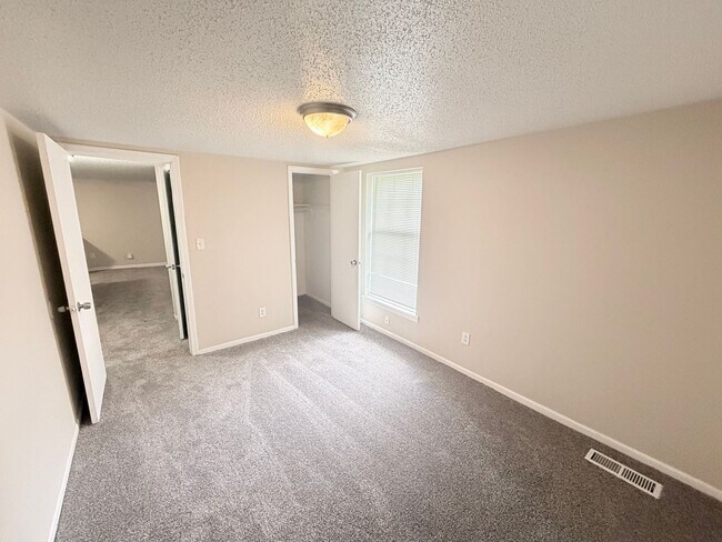 Building Photo - 806 1/2 E Devon St (MOVE-IN READY)!!