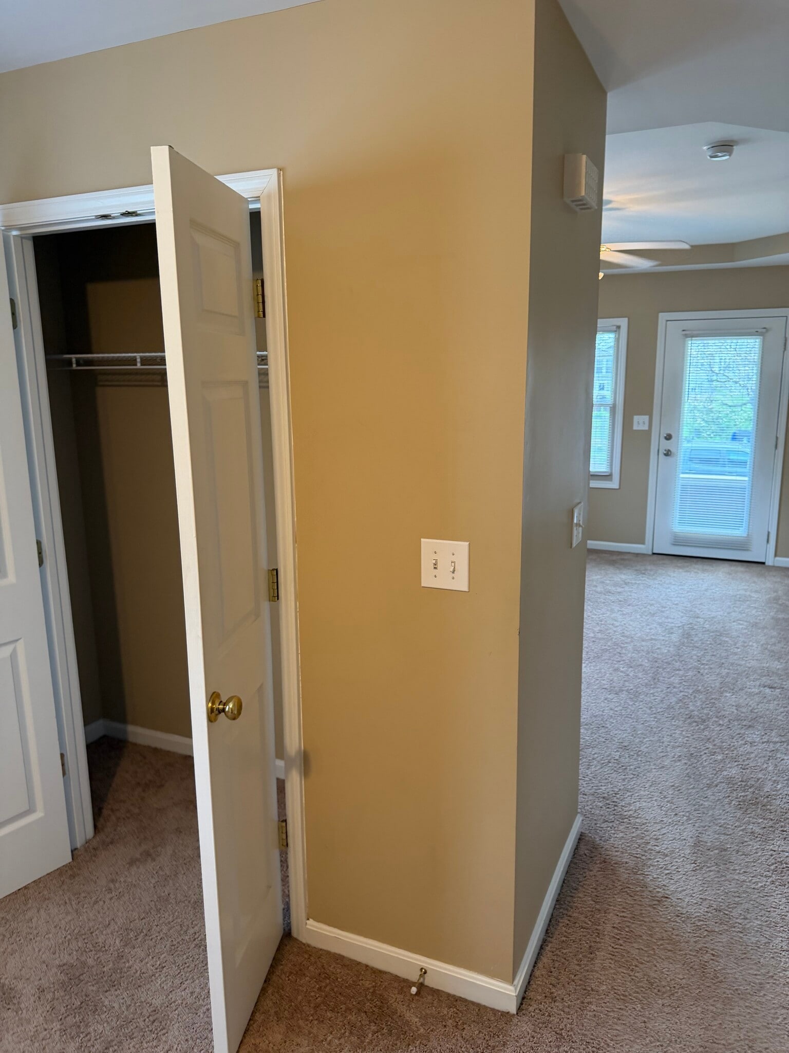 Building Photo - 318 W Kenwood Way