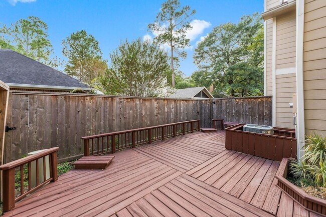 Building Photo - 7 S Avonlea Cir