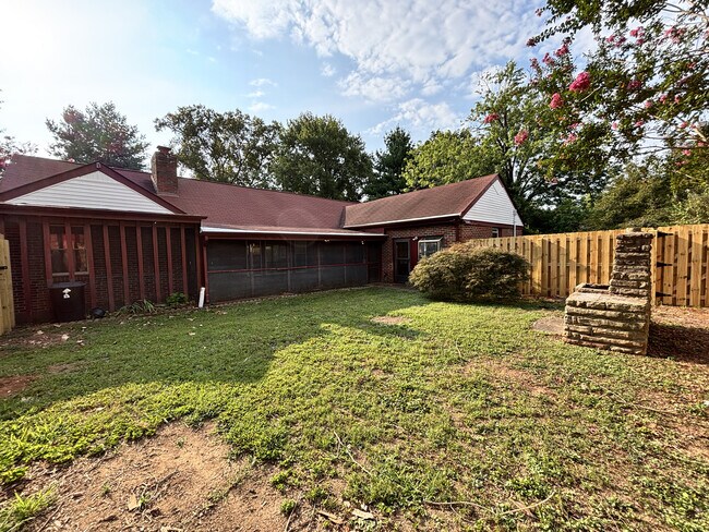 Building Photo - 1301 Richland Pl