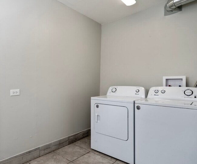 Building Photo - 684 Pfingsten Rd