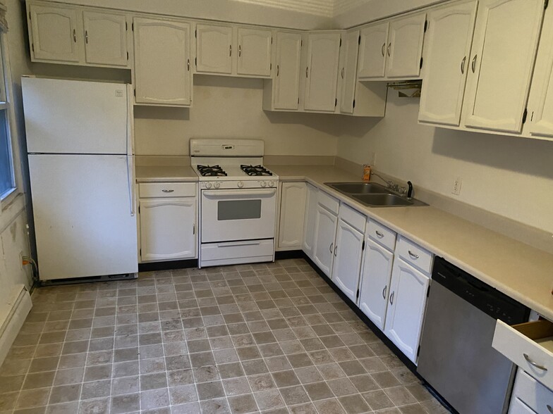 Building Photo - 1515 W Wilson Ave