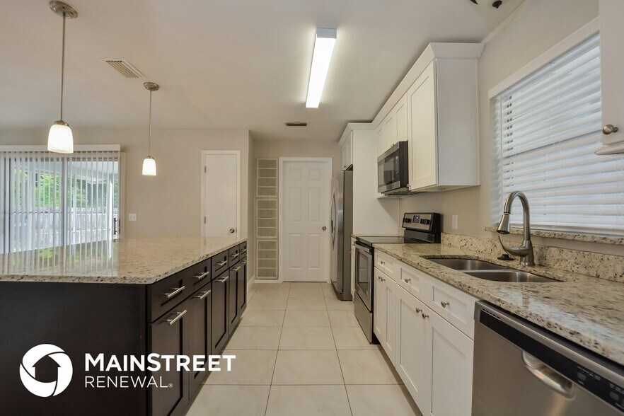 Building Photo - 1089 E Hancock Dr