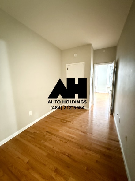 Building Photo - 104 N 10th St