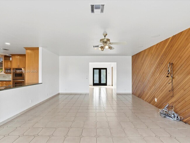 Building Photo - 21151 NE 22nd Ct