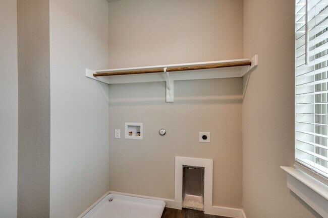 Building Photo - GORGEOUS 2 BEDROOM FOUR PLEX LOCATED IN MIDLOTHIAN ISD!