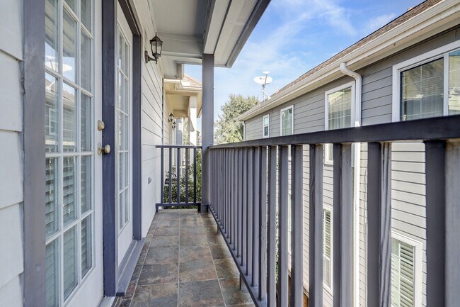 Building Photo - 1530 W 25th St