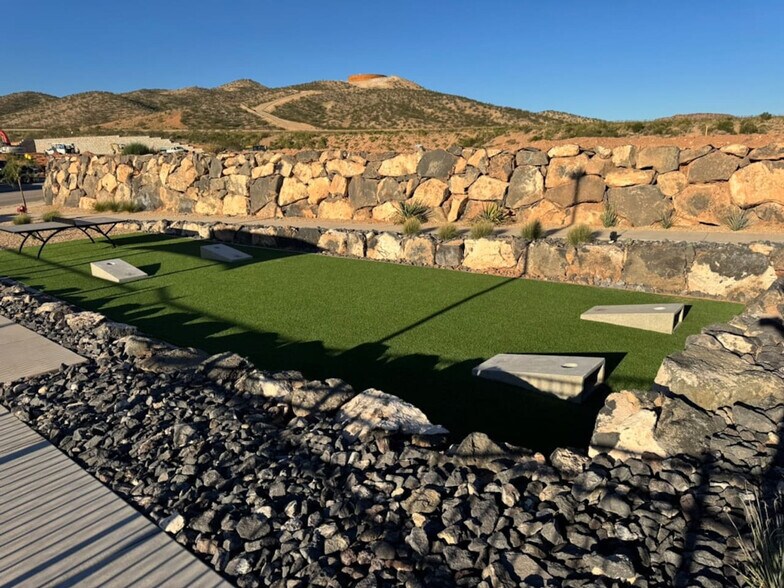 Building Photo - 1701 Ripple Rock Dr