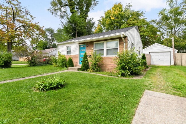 Building Photo - Completely Remodeled and close to ND!