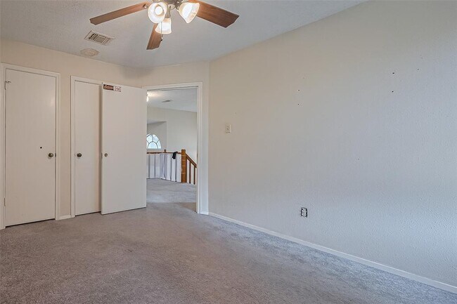Building Photo - 3812 Redbud Dr