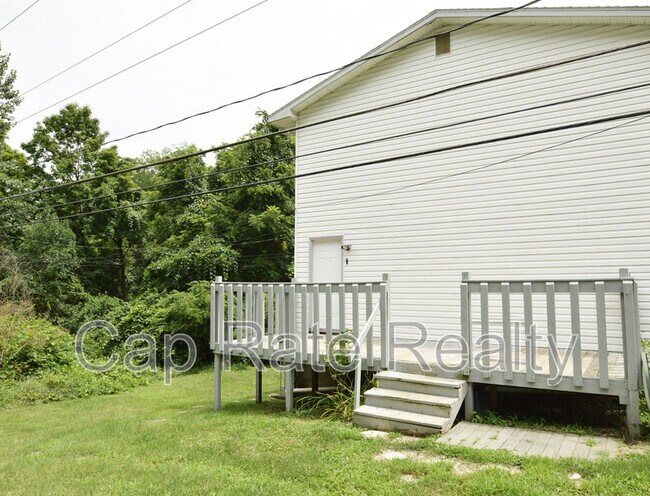 Building Photo - 1226 Parkview Dr