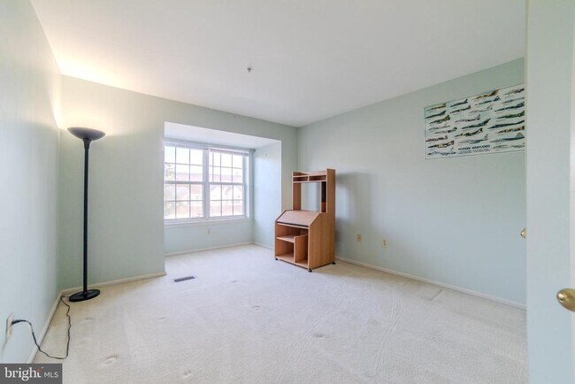 Building Photo - 651 Fawn Cir