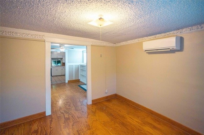 Building Photo - 2003 Haskell St