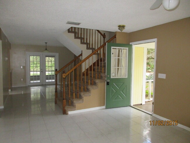 Building Photo - Spacious 3 Bedroom/ 2.5 Bathroom Home In Alafaya Woods
