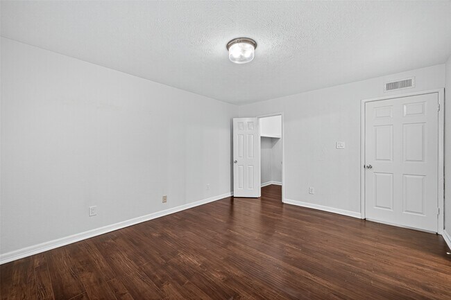 Building Photo - 15638 Empanada Dr