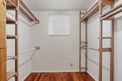 Building Photo - Kern Place- 4 bedrooms, 3 baths and Refrigerated AC.