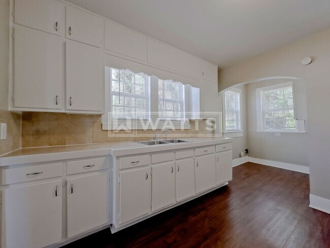 Building Photo - 3 Bedroom House in Eastlake Community