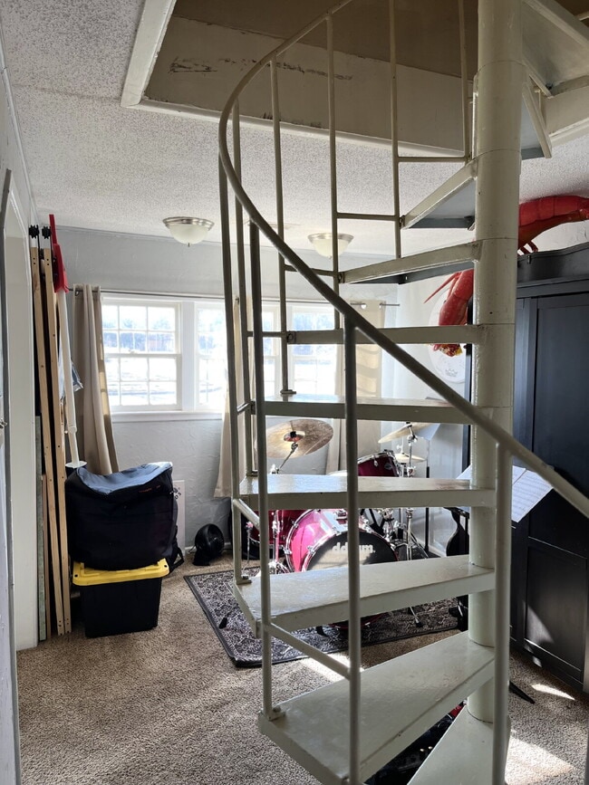 Building Photo - Spacious 4-Bedroom Home Available for Fall 2026 Pre-Lease