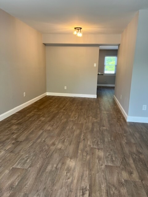 Building Photo - 307 Birch Dr