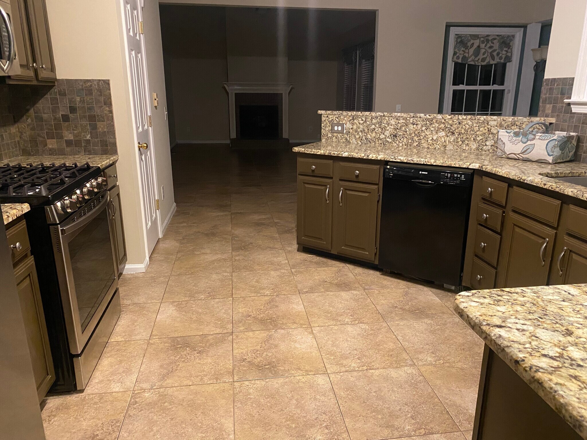 Building Photo - 4440 Pinehollow Ct