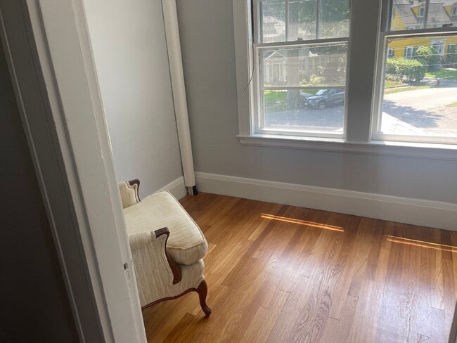 Building Photo - 26 Lawrence Rd