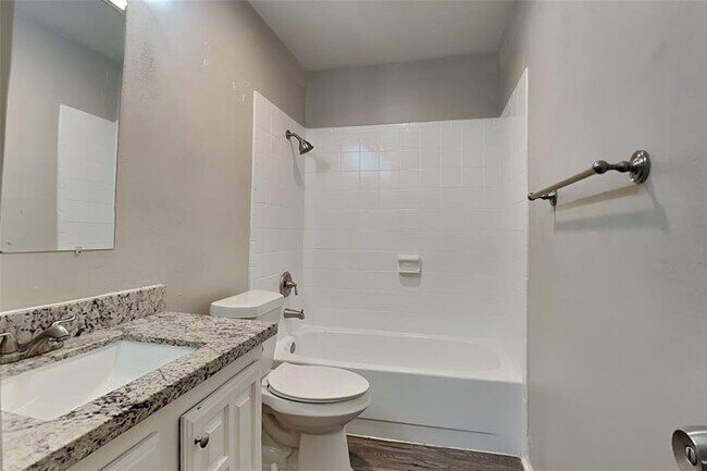 Building Photo - 18311 Navajo Trail Dr