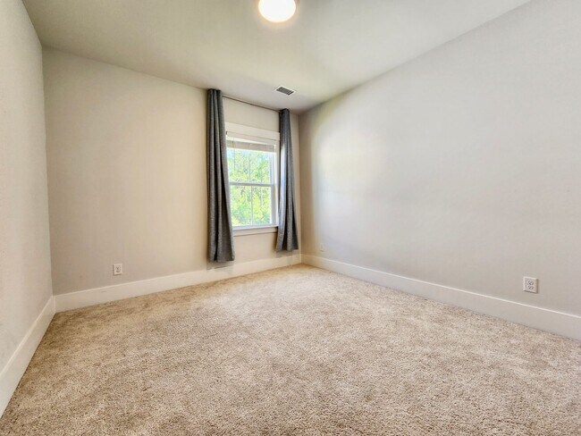 Building Photo - Like new beauty in Point Hope - Charleston