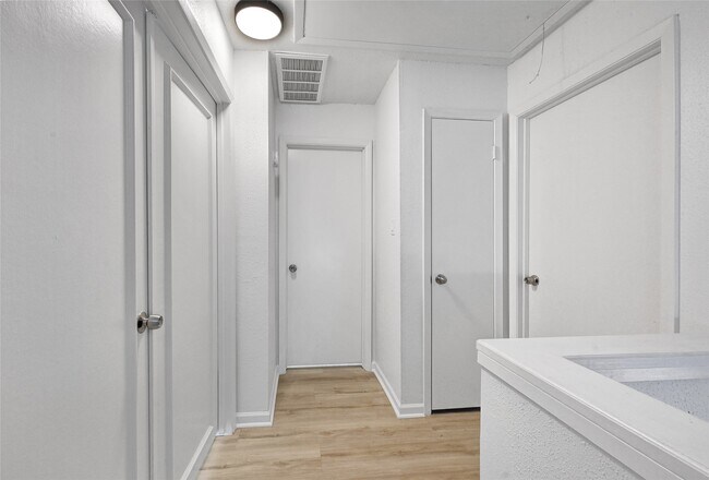 Building Photo - 12527 Wellington Park Dr