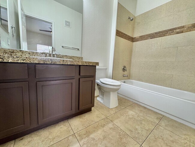 Building Photo - SPACIOUS 3 BEDROOM, 2 BATHROOM UPGRADED CO...