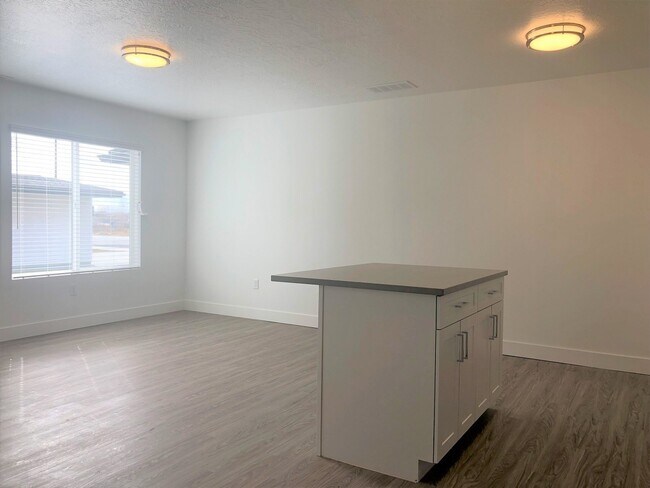 Building Photo - Stunning NEW Duplex in Murray