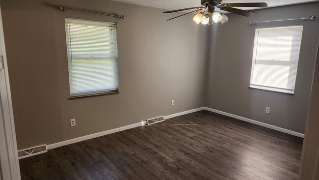 Building Photo - Large Brick Ranch near Cherokee Lake