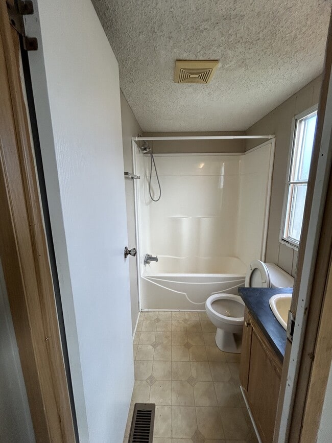 Building Photo - 217 Tyler St