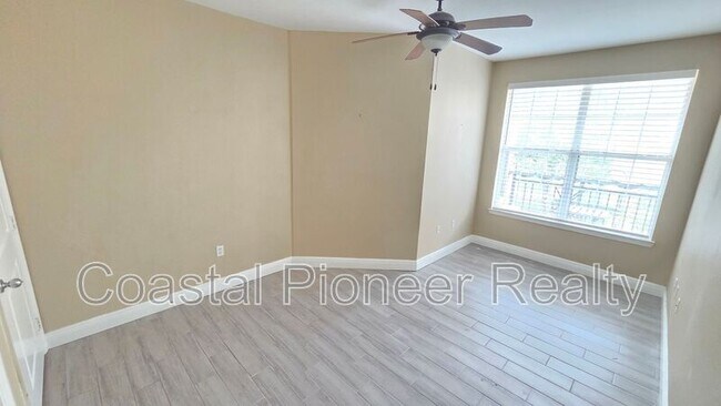 Building Photo - 4221 W Spruce St