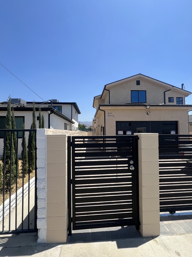 Building Photo - 7622 Arcola Ave