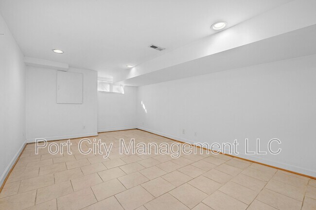 Building Photo - 341 S Macon St.