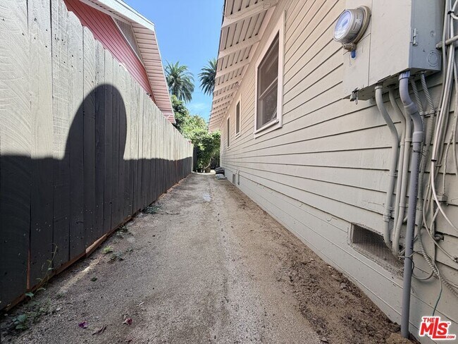Building Photo - 1351 N McCadden Pl