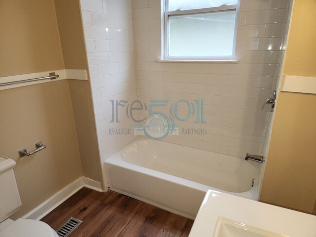 Building Photo - Addorable Newly Updated 3 Bedroom 2 Bathroom Hillcrest Cottage Minutes From UAMS!!!