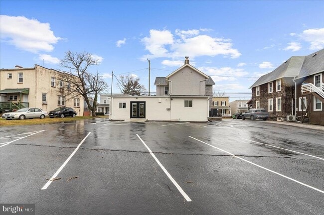 Building Photo - 38 Bloomsbury Ave