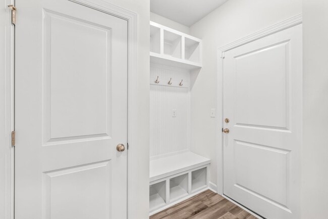 Building Photo - Beautiful 4 bedroom home in Belmont!