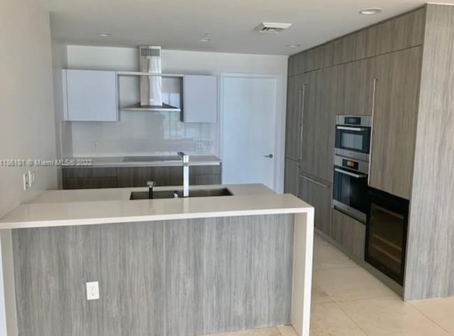 Building Photo - Stunning 2-Bed, 3-Bath + Den with Ocean Vi...