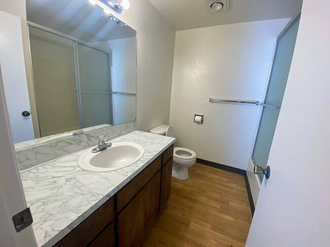 Building Photo - 2487 NE Kerr St