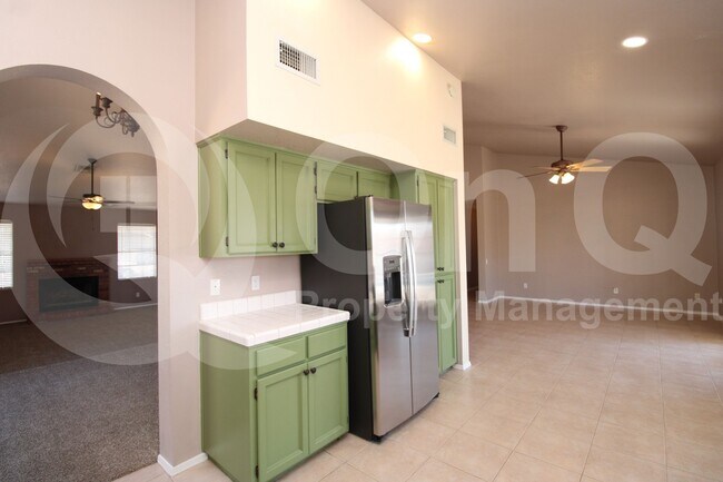 Building Photo - 10879 E Kalil Dr
