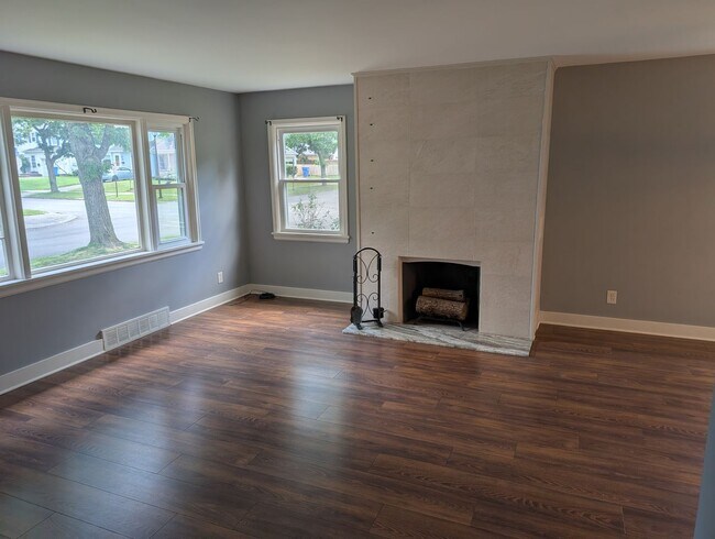 Building Photo - 111 Eastmoreland Dr
