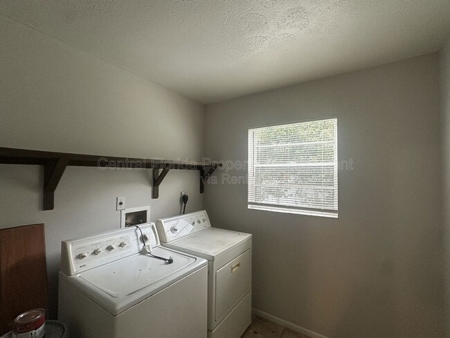 Building Photo - 213 Montana Ave